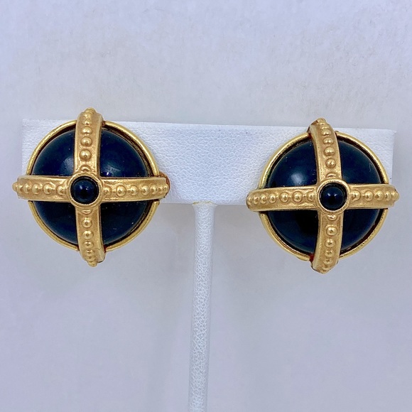 Vintage LINDA LEVINSON Gold And Black Domed Clip Earrings - Picture 1 of 4